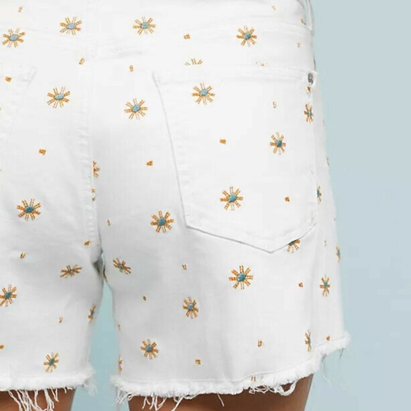 PILCRO AND THE LETTERPRESS STARBURST DAISY EMBROIDERED WHITE SHORTS SLIM BF FIT - Picture 7 of 10
